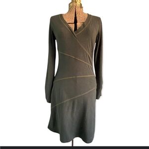 Athleta sunburst olive green dress vneck. Size medium petite